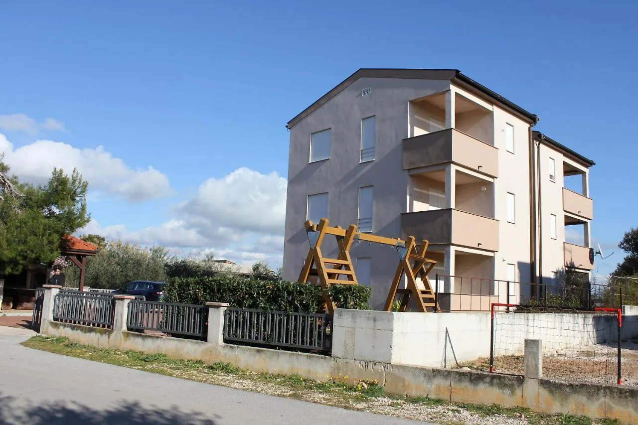 Apartment Luka Apartman Pakostane