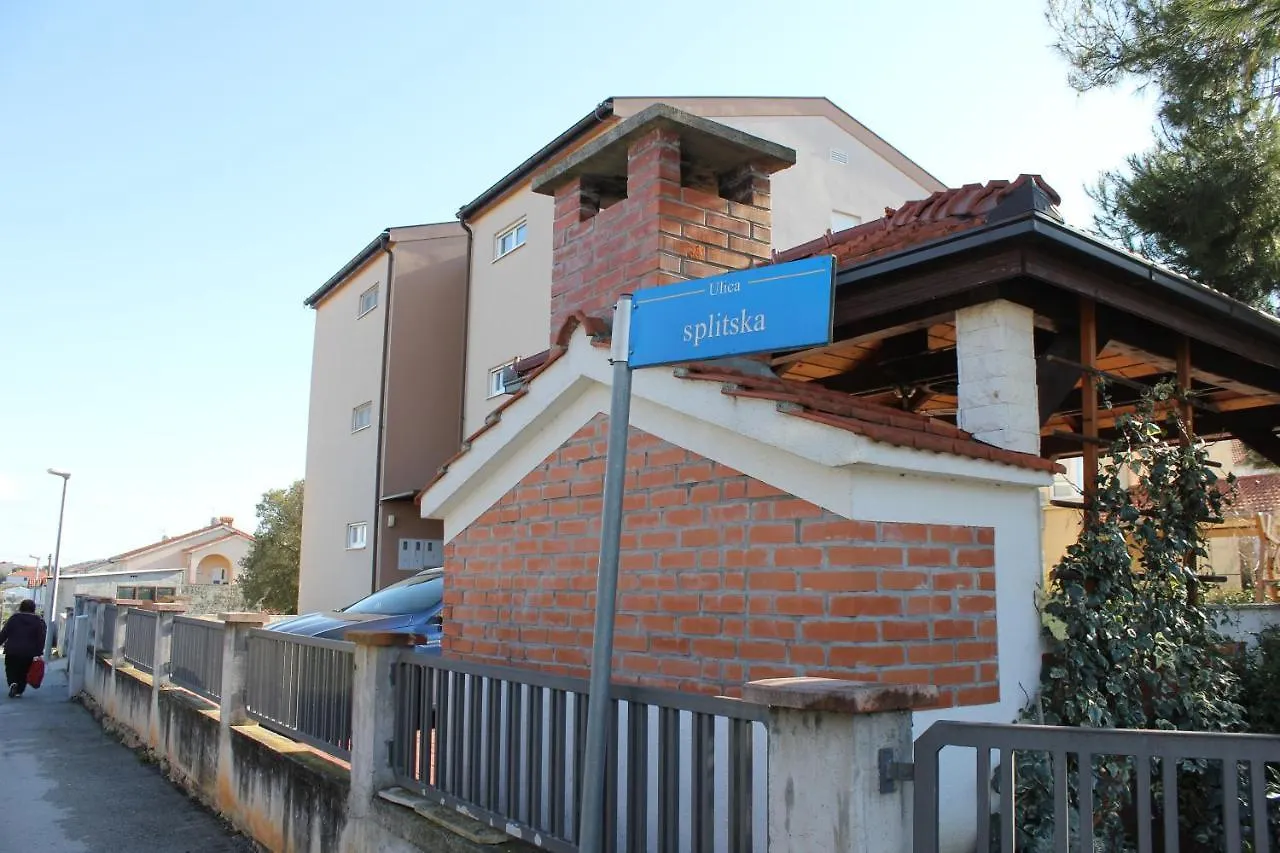 Luka Apartman Pakostane 0*,  Croatia
