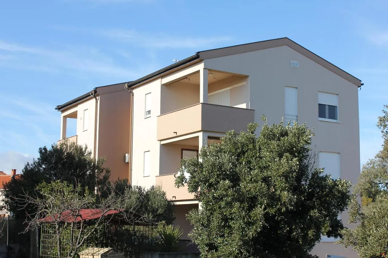 Luka Apartman Pakostane Apartment