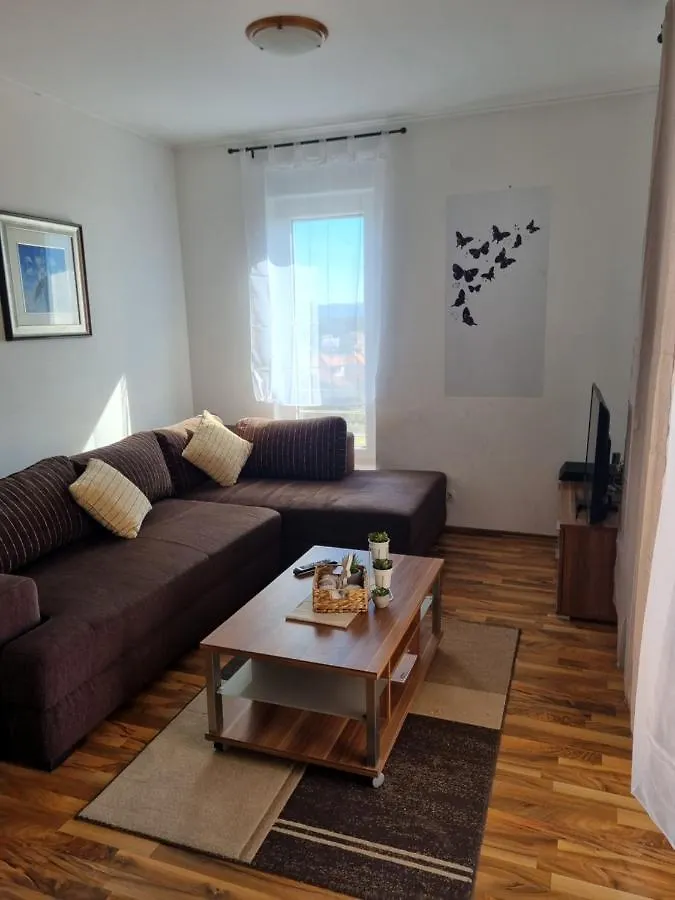 Luka Apartman Pakostane Apartment