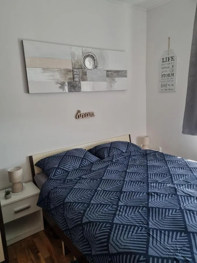 Luka Apartman Pakostane Apartment